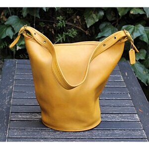Coach Vintage - Feed Sac Duffle (Bucket) bag 9085 in color Yellow, USA 1990s